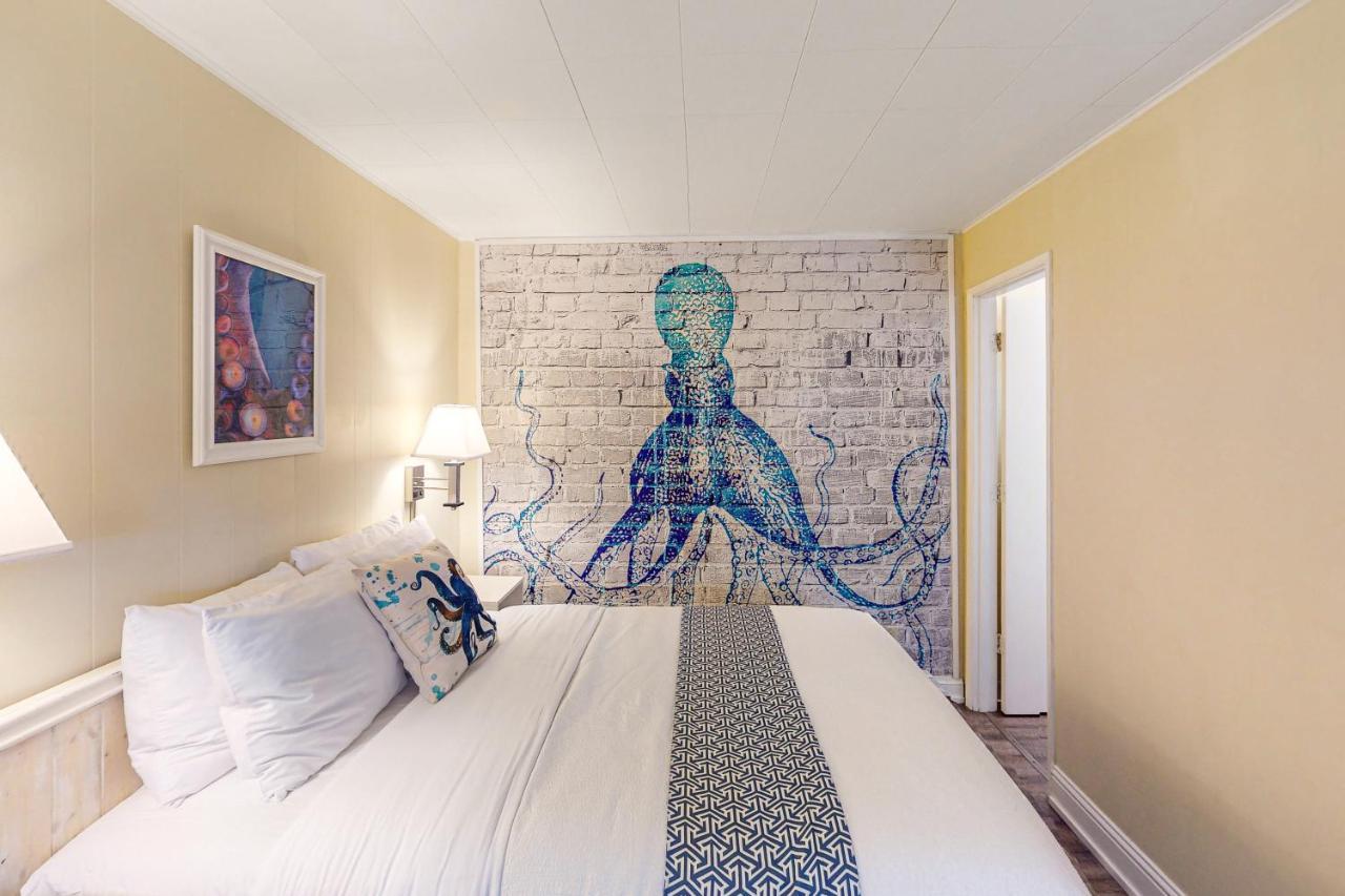 Lamplighter Inn - Tropical Fish Cove And Octopus Encounter باندون المظهر الخارجي الصورة